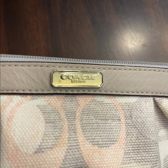 Coach wristlet - Picture 5 of 8